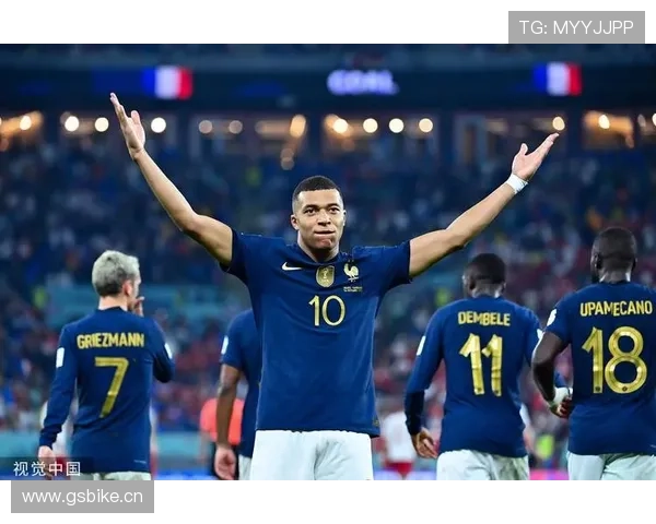 姆巴佩在世界杯上的表现稳健，追平传奇纪录令人瞩目