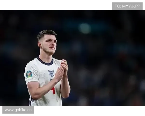 赖斯 vs 罗德里：顶级后腰的防守覆盖与组织能力差距在哪