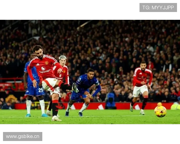 曼联战术体系缺乏稳定性，球队表现波动影响赛季走势