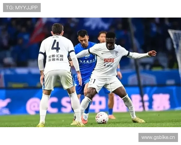 上海申花进攻上限限制赛季表现,防守稳定性承担主要责任阶段性变化 上海申花进攻上限限制赛季表现,防守稳定性承担主要责任阶段性变化