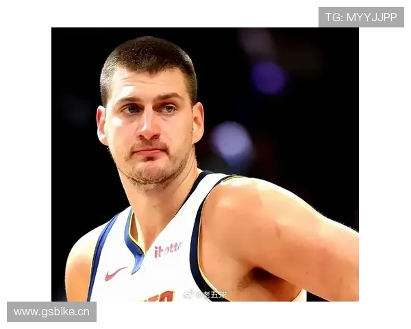 唐斯挡拆拉投效率优于约基奇，拉开外线空间